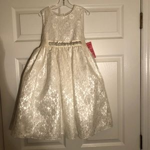 🌼🌞Ivory Lace Dress w/beautiful beaded belt🛍👗